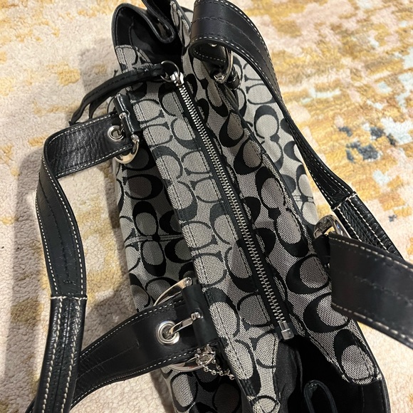 Classic Coach Purse - Picture 7 of 8